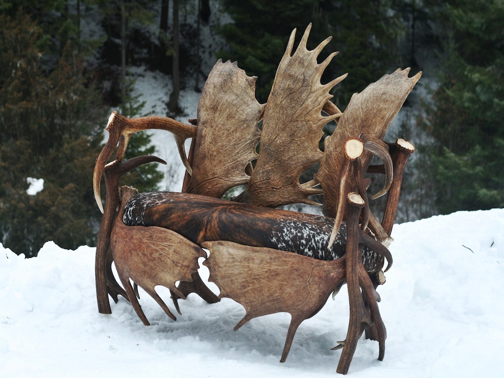 Medium Moose Elk Sofa